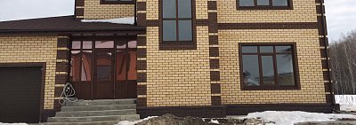 Коричневый кирпич в Казани